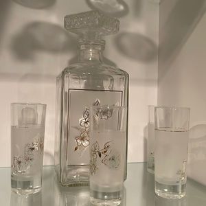 Brandy bottle with 5 shot glasses